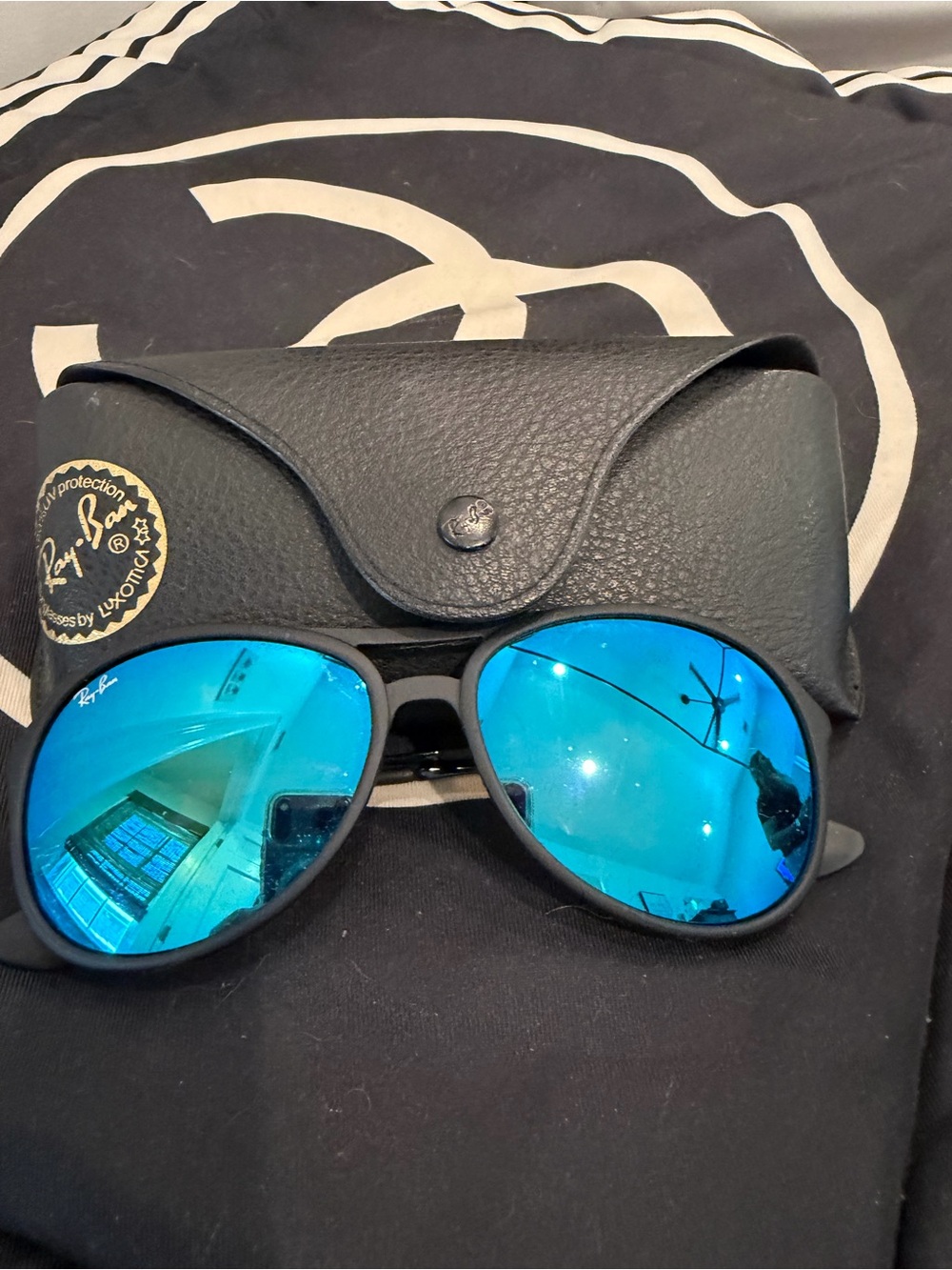 Ray-Ban Blue Mirrored Aviator Sunglasses Black + Case